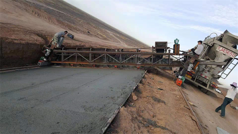 混凝土護(hù)坡滑模機